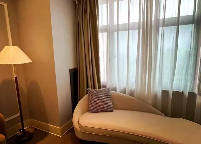 945 Samsen Rd, Wachira Phayaban, Dusit District, 10300, Thailand